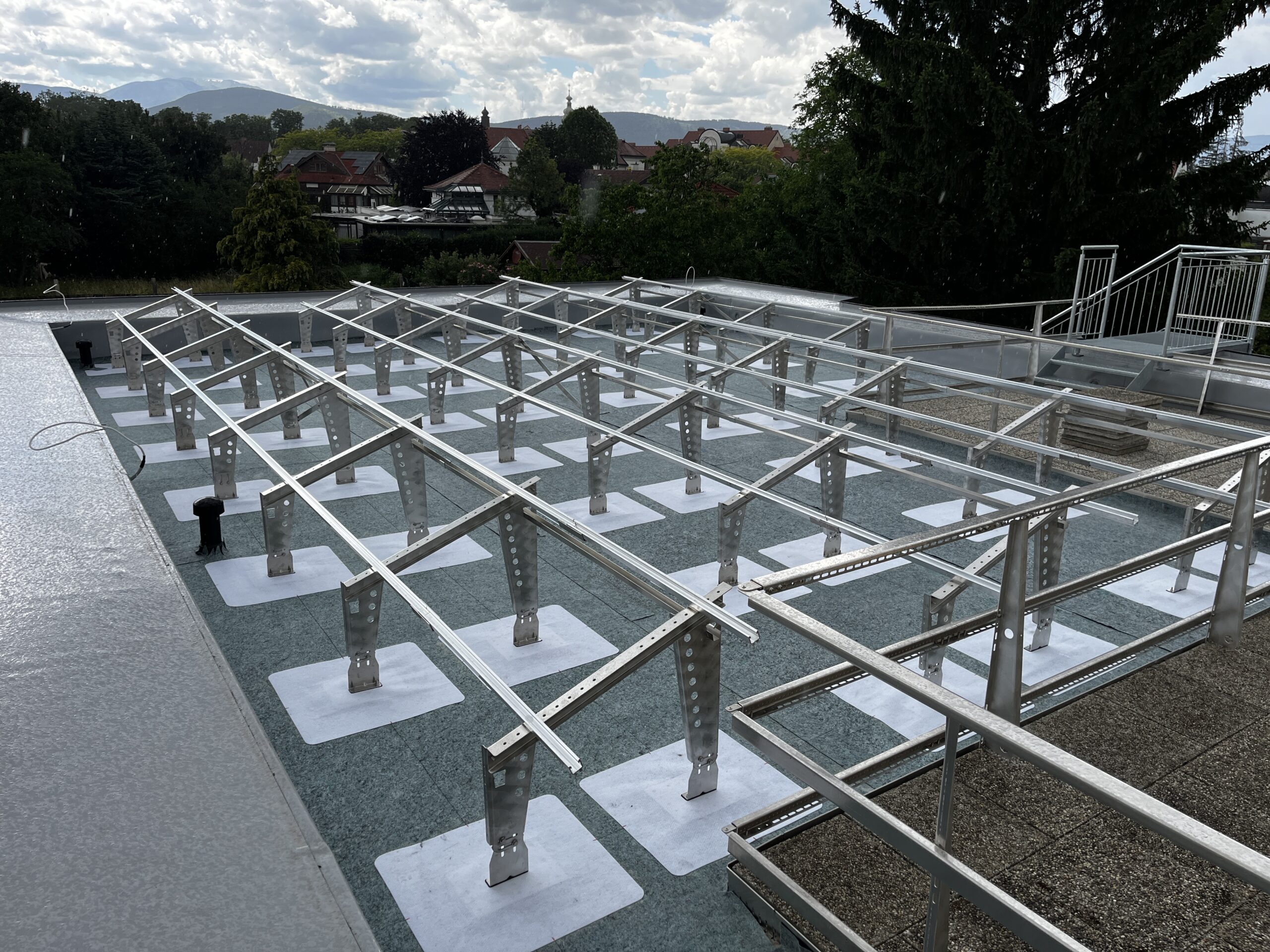 Anwendung GSG PV-Halter Gründach